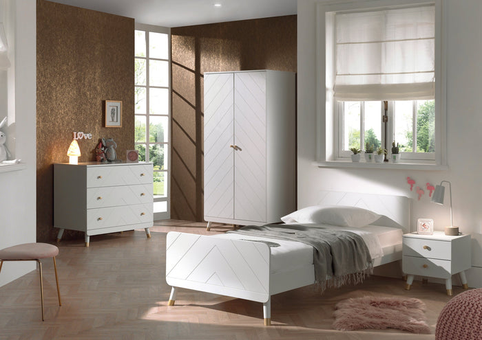 BILLY-combinatie: het witte BILLY-bed (90x200cm), de witte nachttafel, de 2-deurs kleerkast en de kommode.