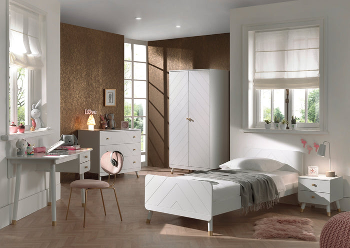 BILLY-combinatie: het witte BILLY-bed (90x200cm), de witte nachttafel, het bureau en de kommode.