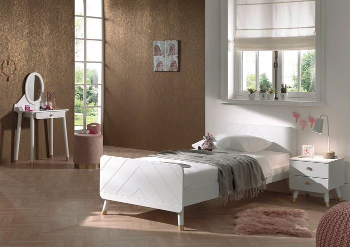 BILLY-combinatie: het witte BILLY-bed (90x200cm), het witte nachtkastje en de kaptafel.
