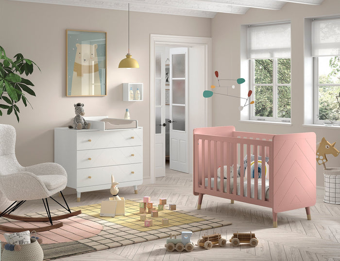 Billy set: witte Kommode, verversplank en roze babybed&nbsp;