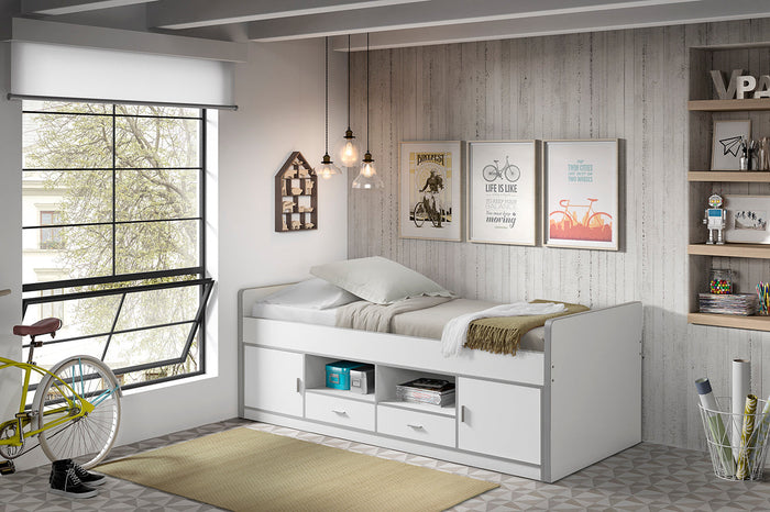 BONNY-combinatie: het witte kajuitbed met de bijhorende lattenbodem.