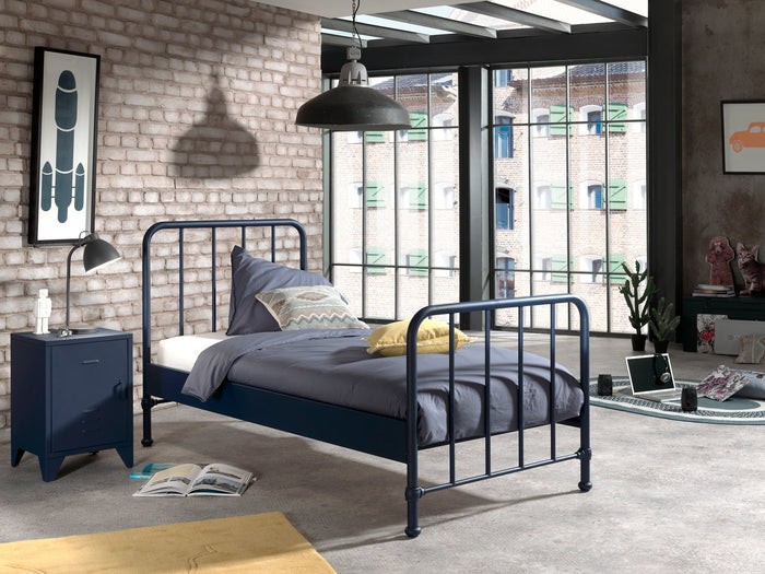 BRONXX-combinatie: het blauwe bed (90x200cm) en het bijhorende blauwe nachtkastje.