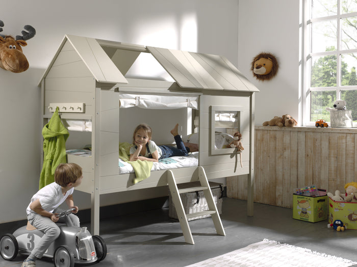 CHARLOTTE combinatie in beige en zandgrijs: een boomhutbed (90x200) met bijhorende gordijntjes.