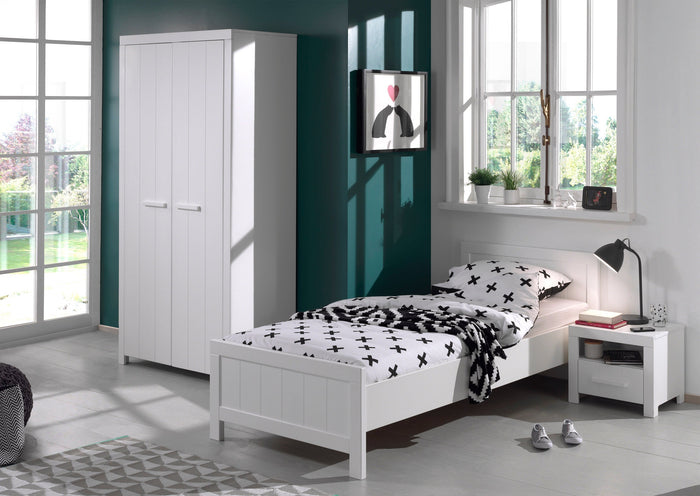 ERIK combinatie in wit: een bed (90x200) met bijhorende lattenbodem, nachtkastje en 2-deurs kleerkast.