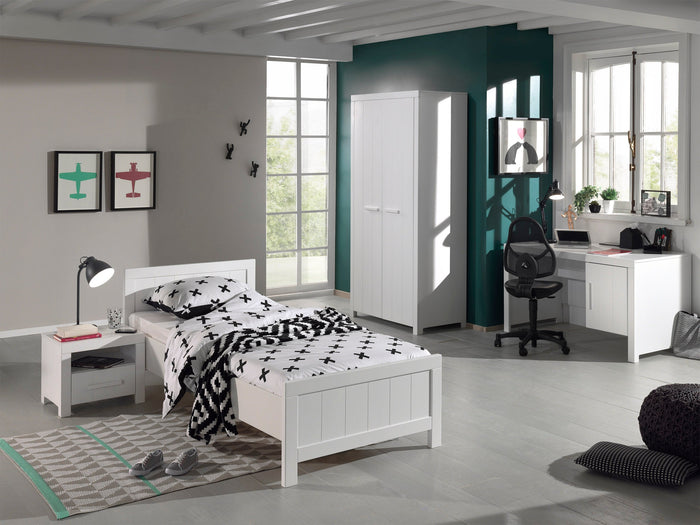 ERIK combinatie in wit: een bed (90x200) met bijhorende lattenbodem, nachtkastje, 2-deurs kleerkast en bureau.
