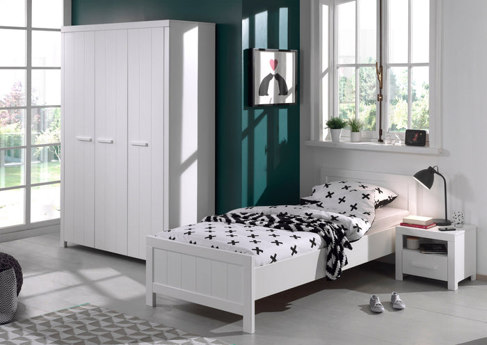 ERIK combinatie in wit: een bed (90x200) met bijhorende lattenbodem, nachtkastje en 3-deurs kleerkast.