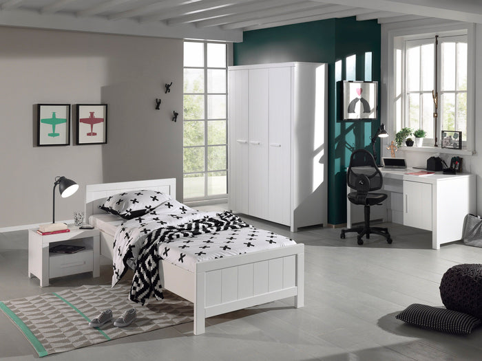 ERIK combinatie in wit: een bed (90x200) met bijhorend nachtkastje, 3-deurs kleerkast en bureau.