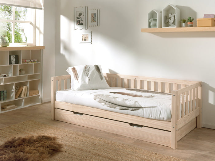FRITZ combinatie in milky pinebestaat uit een bed (90x200) en bijhorend rolbed.