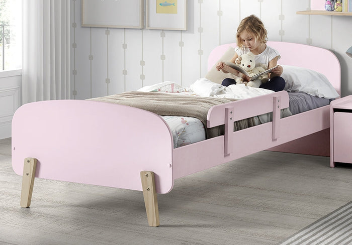 KIDDY combinatie in roze: een bed (90x200) en bijhorende uitvalbeveiliging.