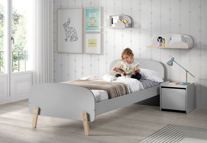 KIDDY combinatie in grijs: een bed (90x200) met nachtkastje en 2 hangplankjes (45 en 65 cm).