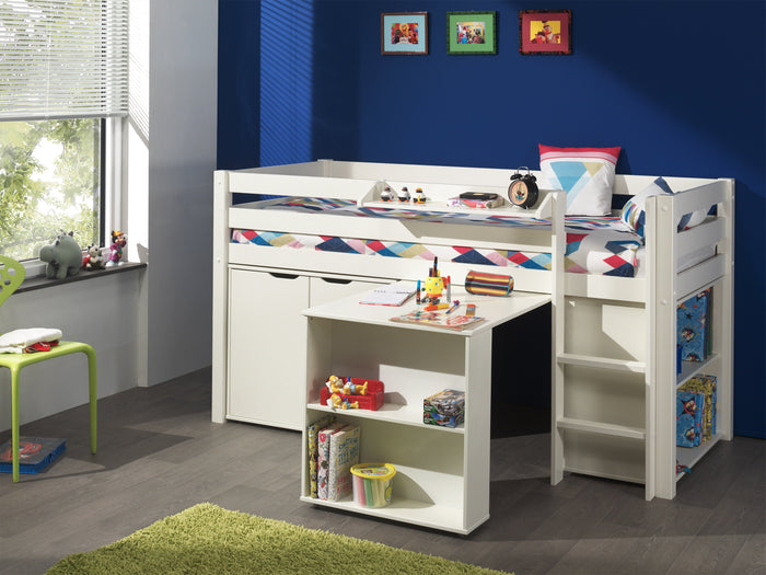 PINO-combinatie: een witte PINO hoogslaper, een PINO bureau, een PINO boekenkast, een PINO kommode met 2 deuren en een PINO hangtablet