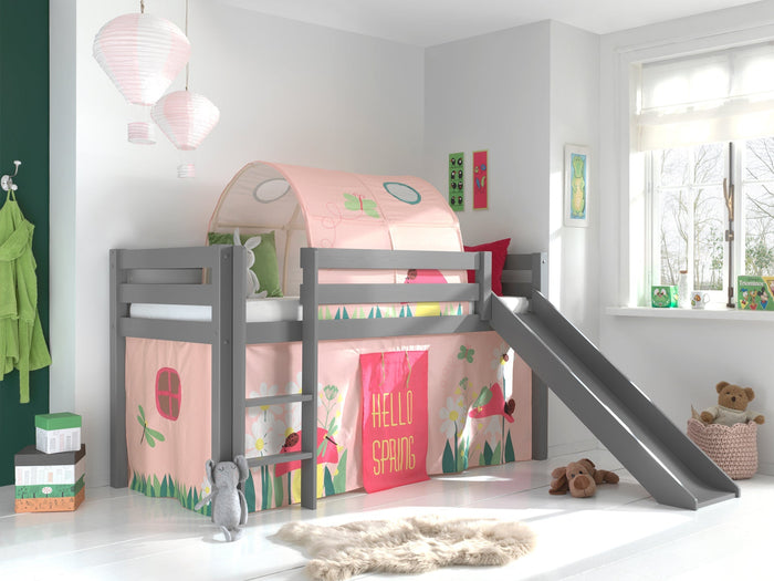 PINO-combinatie: een grijze PINO hoogslaper glijbaan, een speelgordijn spring en een tunnel spring