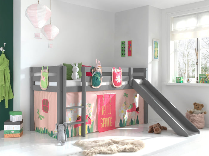 PINO-combinatie: een grijze PINO hoogslaper glijbaan, een speelgordijn spring en 3 zakjes spring