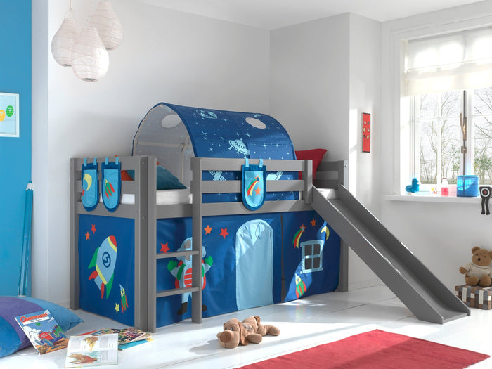 PINO-combinatie: een grijze PINO hoogslaper glijbaan , een speelgordijn astro, 3 zakjes astro en een tunnel astro