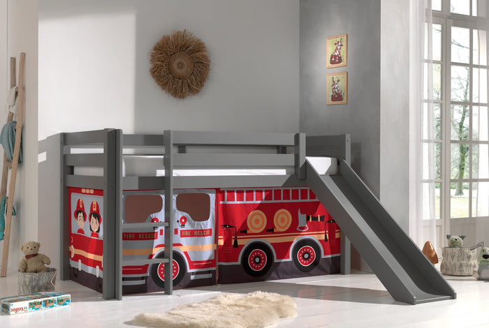 PINO-combinatie: een grijze PINO hoogslaper met glijbaan en een speelgordijn fire truck