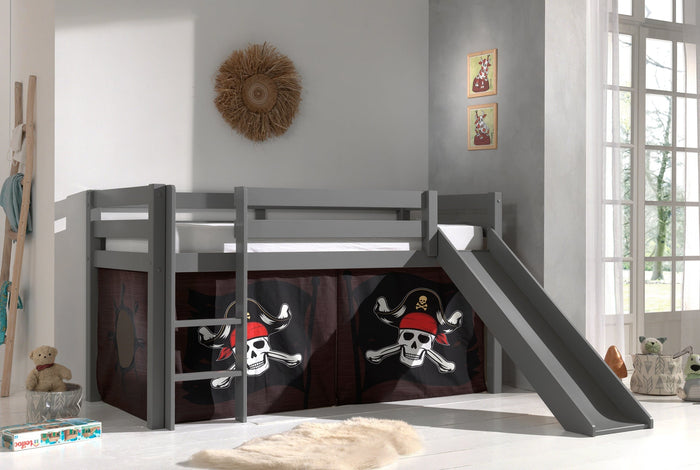 PINO-combinatie: een grijze PINO hoogslaper met glijbaan en een speelgordijn caribian pirates