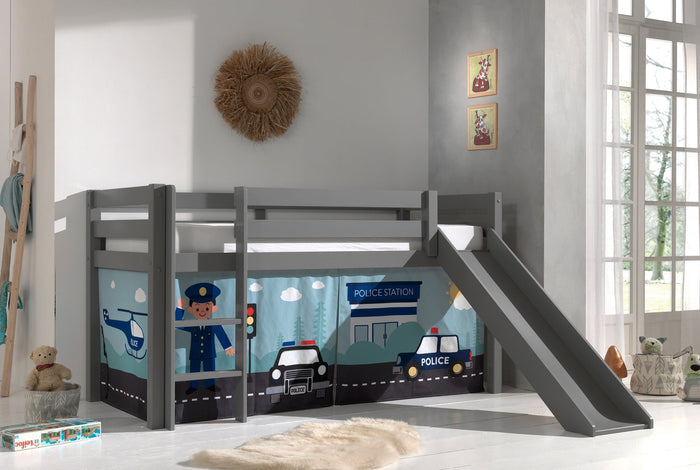 PINO-combinatie: een grijze PINO hoogslaper met glijbaan en een speelgordijn police
