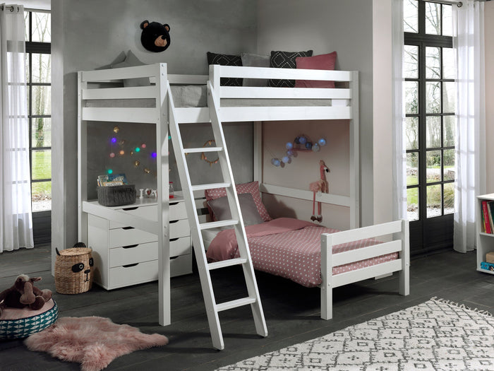PINO-combinatie: een witte PINO mezzanine, een wit PINO enkel bed 90x200cm en een PINO kommode met 4 laden