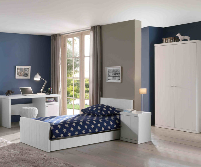 ROBIN combinatie: het ROBIN bed (90 x 200 cm), nachtkastje, 2-deurskleerkast en bureau.