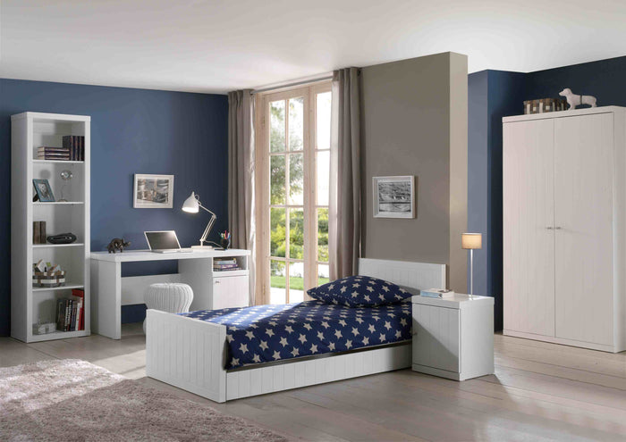 ROBIN combinatie: het ROBIN bed (90 x 200 cm) met lattenbodem, nachtkastje, 2-deurskleerkast, bureau en bibliotheek.