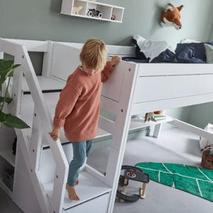 Halfhoogslaper  128cm met trapkast